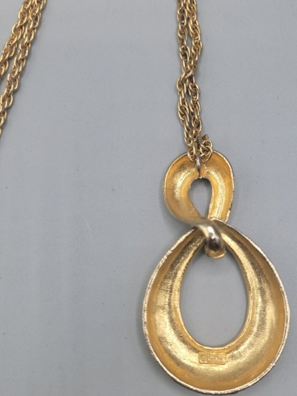 Vintage Lisner Figure 8 Pendant Necklace Textured Gold Tone - Picture 13 of 15